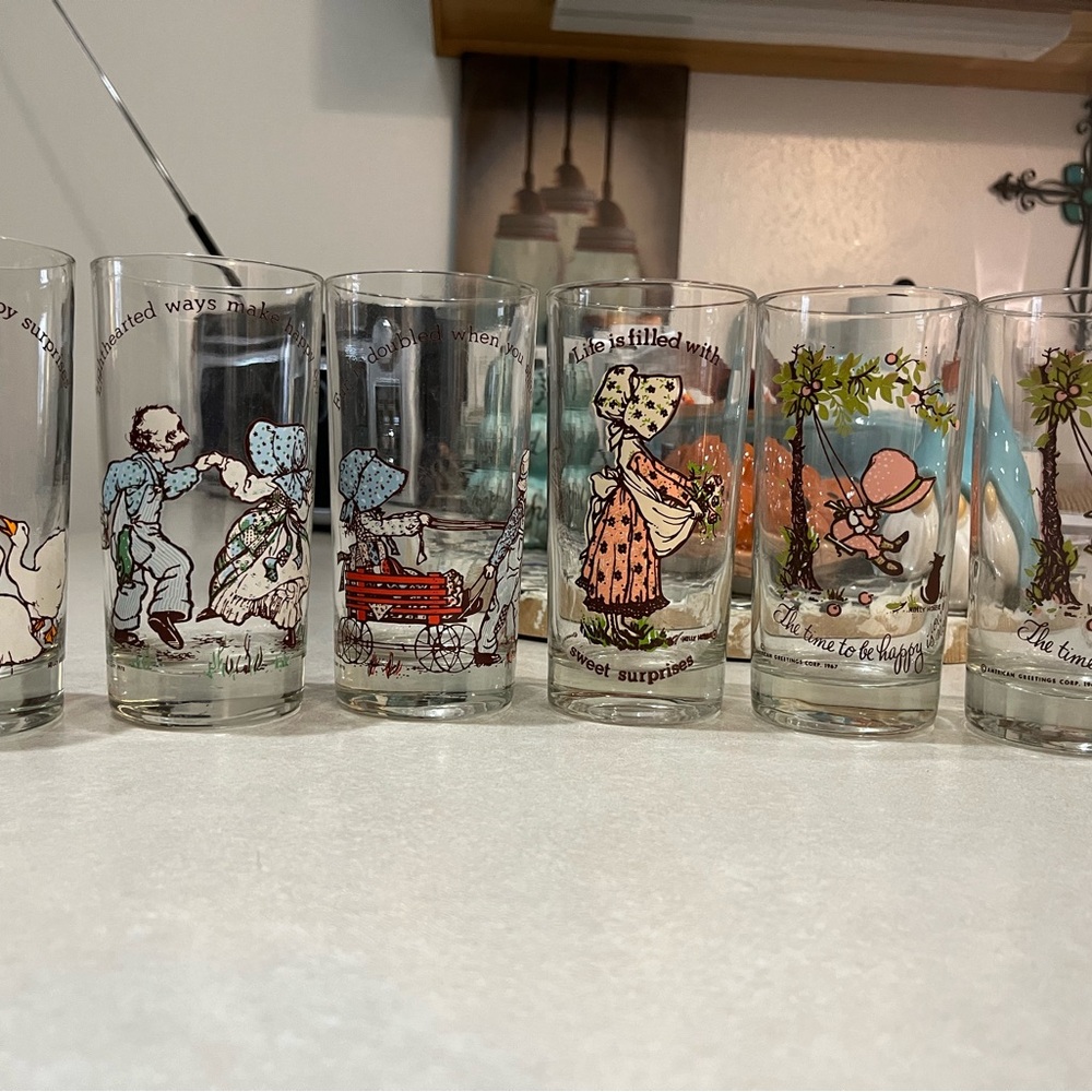 Vintage Holly Hobbie Illustrated Glass Tumbler Set